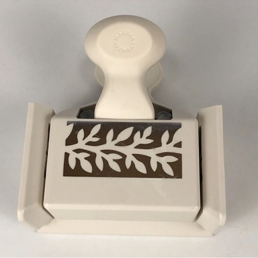 MARTHA STEWART Ivory Corner + Border Paper Punch Around the Page Vine Trim